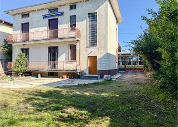 Casa per due famiglie