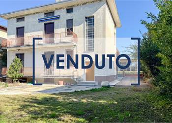 Casa per due famiglie