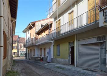 Terra cielo in centro paese