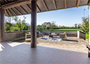 La villa che sognavi a due passi dai boschi