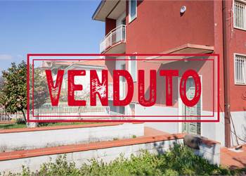 Villa singola per due famiglie